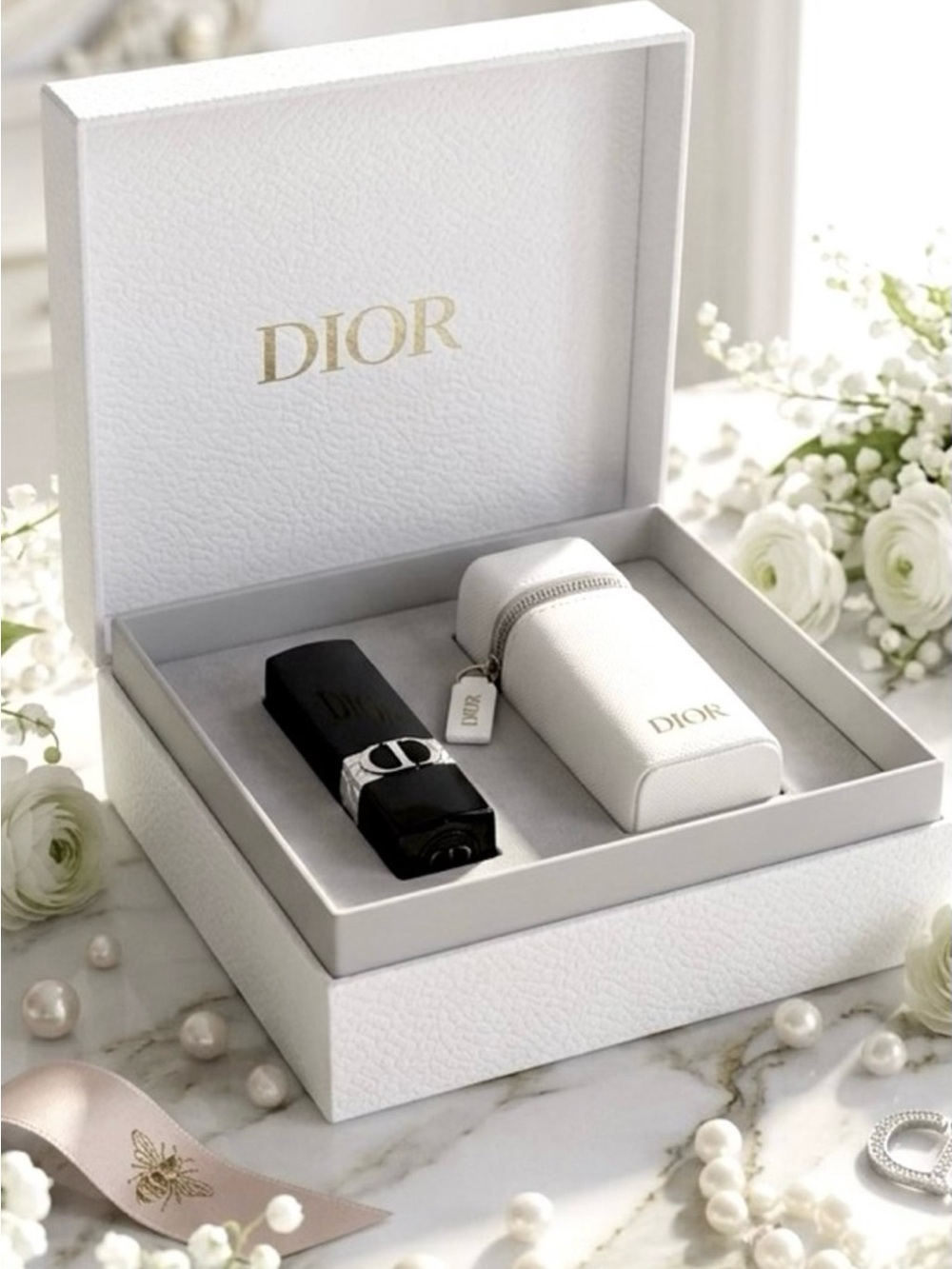 NIB limited edition Dior Satin Lipstick
Case Holder&Full Size Lipstick
ICONE 720